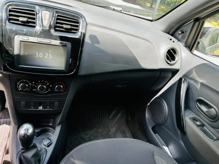 Renault Logan Zen 1.0 Flex 12V 5p Mec. 2023 – Idroovecar