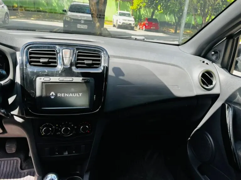 Renault Logan Zen 1.0 Flex 12V 5p Mec. 2023 – Idroovecar