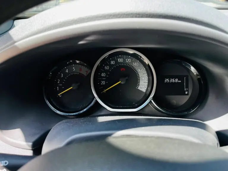 Renault Logan Zen 1.0 Flex 12V 5p Mec. 2023 – Idroovecar