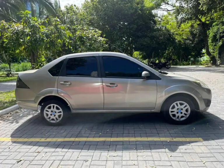 Ford Fiesta Sed. 1.6 8V Flex 4p 2013 - Idroovecar
