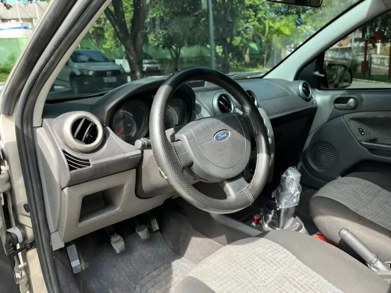 Ford Fiesta Sed. 1.6 8V Flex 4p 2013 - Idroovecar