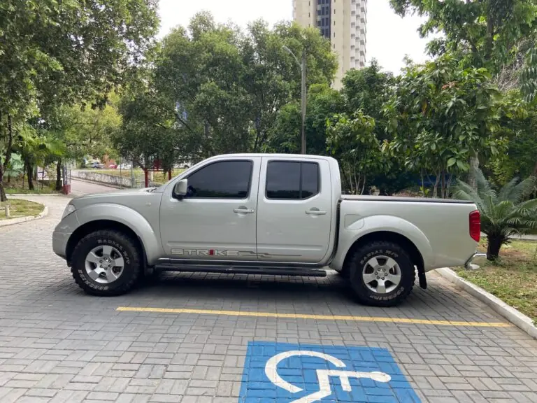 Nissan Frontier SE/SE Strik CD 4x4 2.5 TB Dies. 2012 - Idroovecar