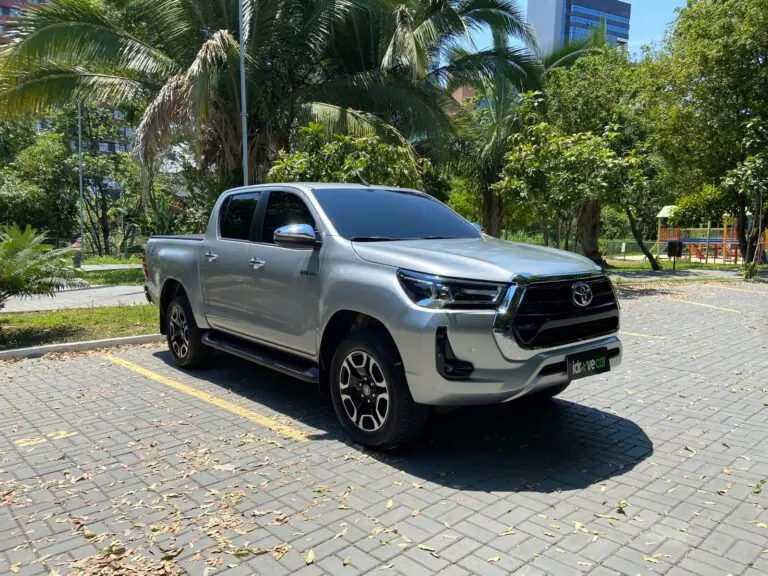 Toyota Hilux CD SRV 4x4 2.8 TDI Diesel Aut. 2025 - Idroovecar