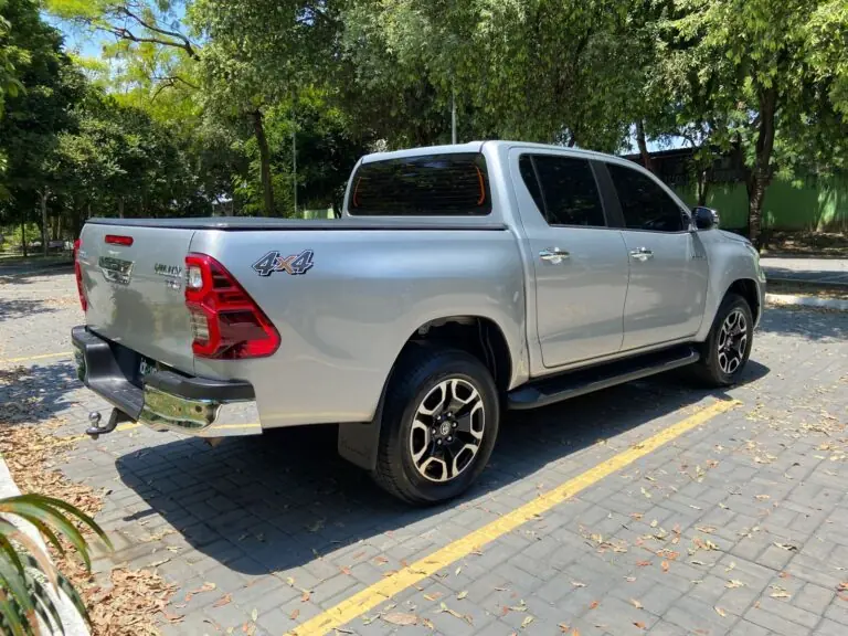 Toyota Hilux CD SRV 4x4 2.8 TDI Diesel Aut. 2025 - Idroovecar