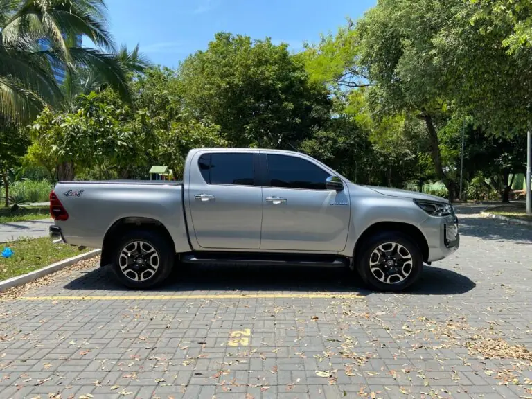 Toyota Hilux CD SRV 4x4 2.8 TDI Diesel Aut. 2025 - Idroovecar
