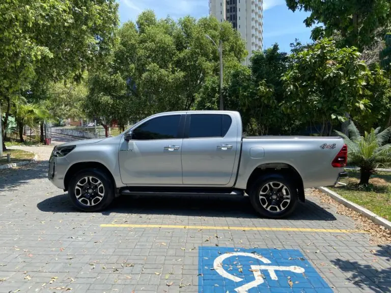 Toyota Hilux CD SRV 4x4 2.8 TDI Diesel Aut. 2025 - Idroovecar