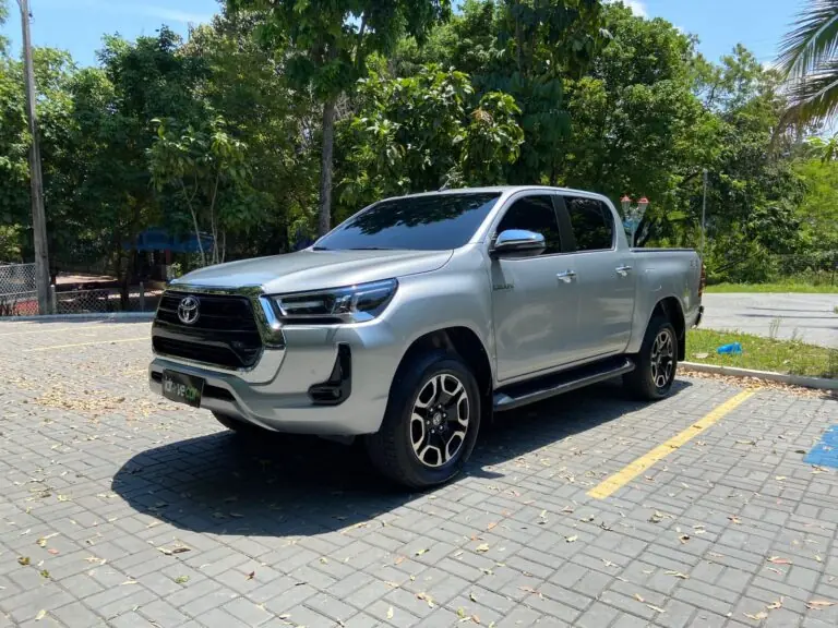 Toyota Hilux CD SRV 4x4 2.8 TDI Diesel Aut. 2025 - Idroovecar