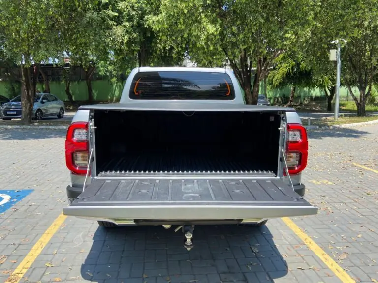Toyota Hilux CD SRV 4x4 2.8 TDI Diesel Aut. 2025 - Idroovecar