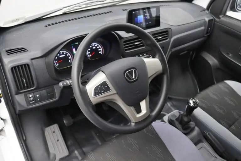 EFFA V25 Furgão 1.3 16V 5p 2026 - Idroovecar