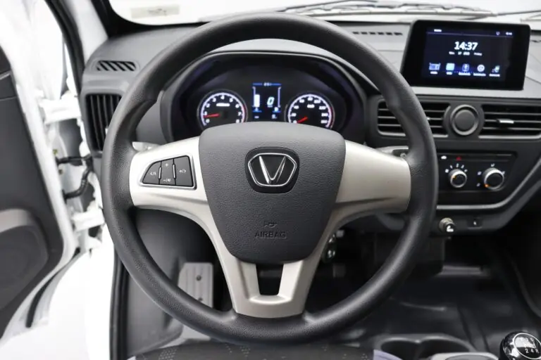 EFFA V25 Furgão 1.3 16V 5p 2026 - Idroovecar