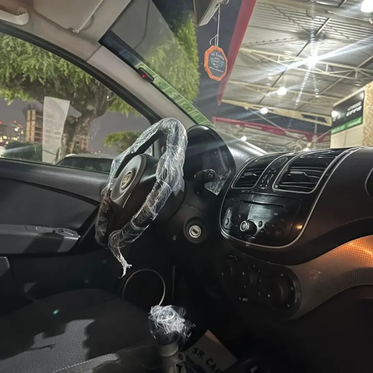 Fiat Grand Siena ATTRAC. 1.4 EVO F.Flex 8V 2014 - Idroovecar