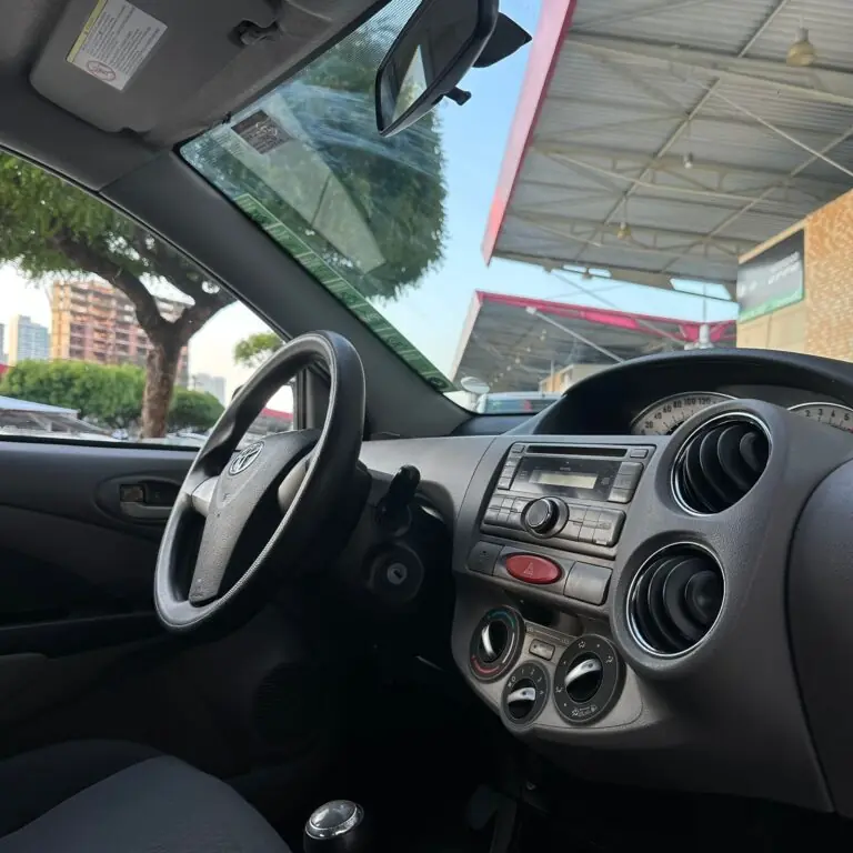 Toyota ETIOS XLS Sedan 1.5 Flex 16V 4p Mec. 2013 - Idroovecar