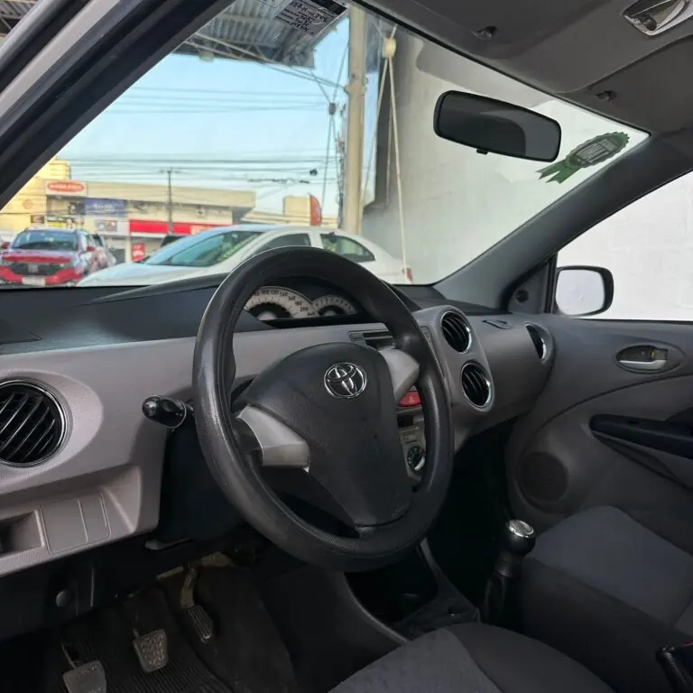 Toyota ETIOS XLS Sedan 1.5 Flex 16V 4p Mec. 2013 - Idroovecar