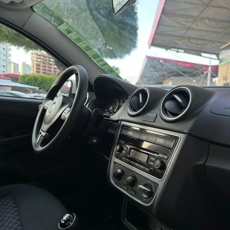 VW - VolksWagen Gol Comfortline 1.0 T. Flex 8V 5p 2015 - Idroovecar