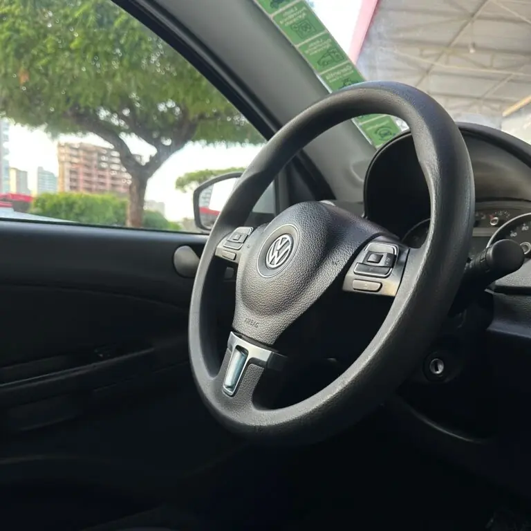VW - VolksWagen Gol Comfortline 1.0 T. Flex 8V 5p 2015 - Idroovecar