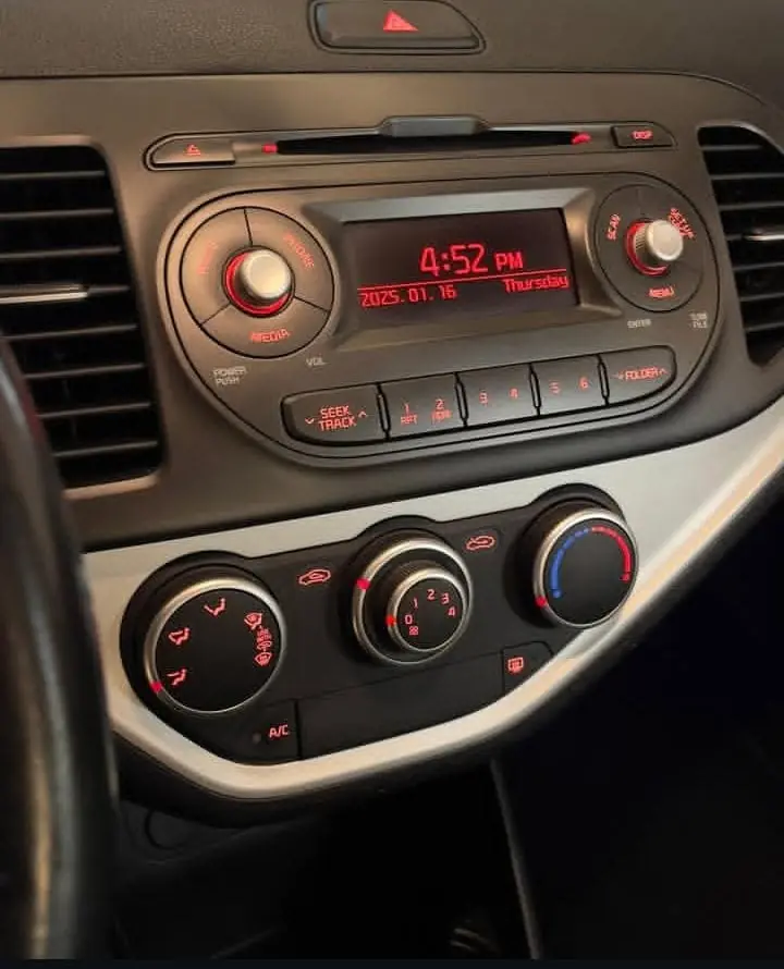 Kia Motors Picanto EX 1.1/1.0/ 1.0 Flex Mec. 2016 - Idroovecar