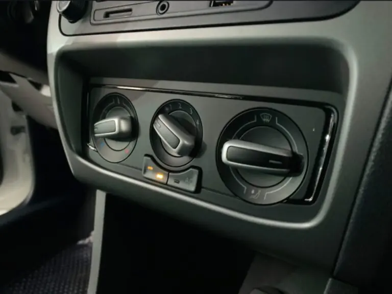 VW – VolksWagen Fox Trendline 1.6 Flex 8V 5p 2017 – Idroovecar VW - VolksWagen Fox Trendline 1.6 Flex 8V 5p 2017 - Idroovecar