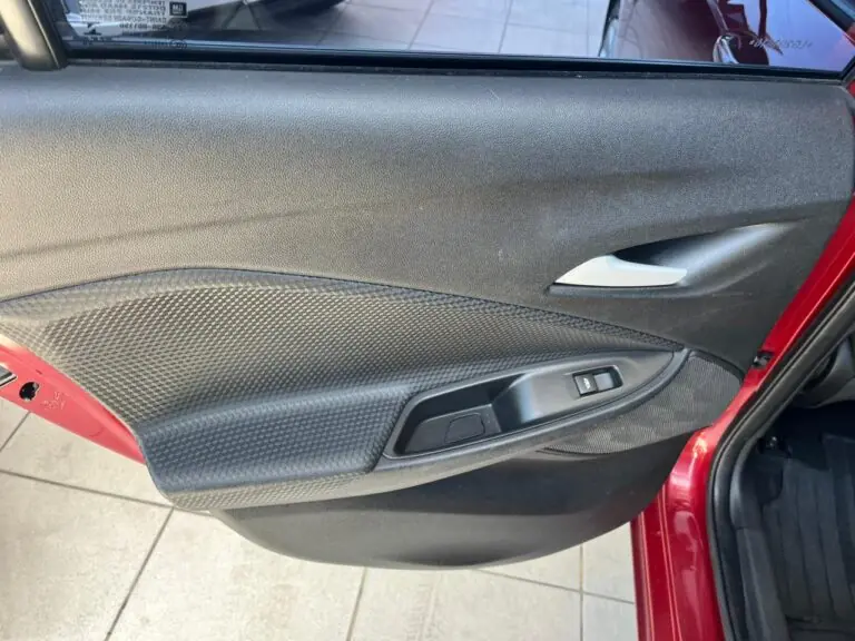 GM - Chevrolet ONIX HATCH LT 1.0 12V Flex 5p Mec. 2020 - Idroovecar