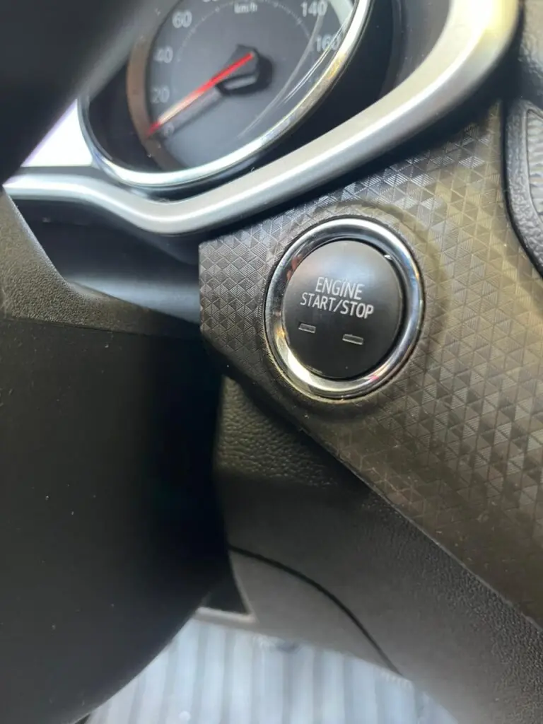 GM - Chevrolet ONIX HATCH LT 1.0 12V Flex 5p Mec. 2020 - Idroovecar