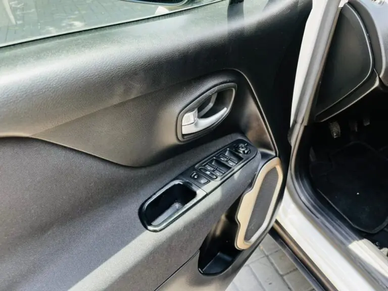 Jeep Renegade Sport 1.8 4×2 Flex 16V Mec. 2016 – Idroovecar Jeep Renegade Sport 1.8 4x2 Flex 16V Mec. 2016 - Idroovecar