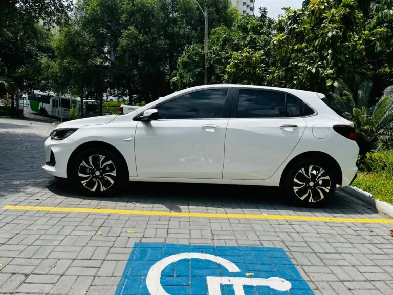 GM - Chevrolet ONIX HATCH PREM. 1.0 12V TB Flex 5p Aut. 2025 - Idroovecar