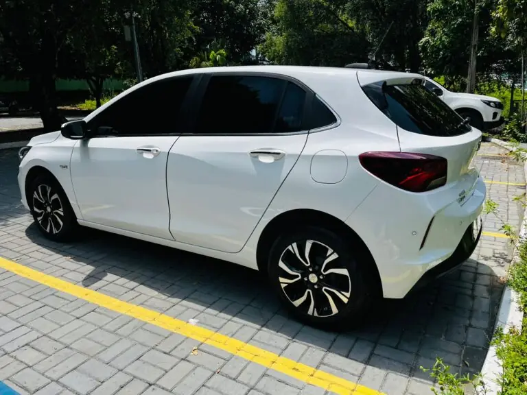 GM - Chevrolet ONIX HATCH PREM. 1.0 12V TB Flex 5p Aut. 2025 - Idroovecar