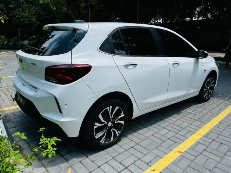 GM - Chevrolet ONIX HATCH PREM. 1.0 12V TB Flex 5p Aut. 2025 - Idroovecar