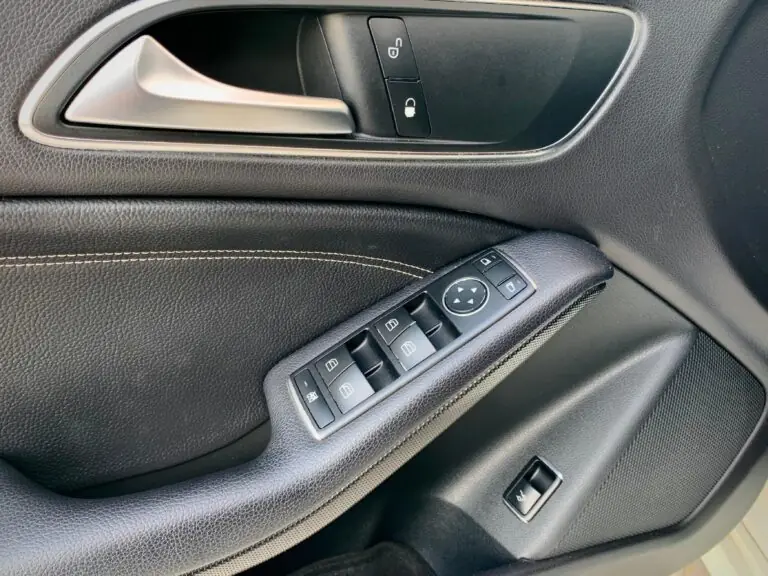 Mercedes-Benz CLA-180 1.6 16V 122cv Aut. 2018 – Idroovecar Mercedes-Benz CLA-180 1.6 16V 122cv Aut. 2018 - Idroovecar