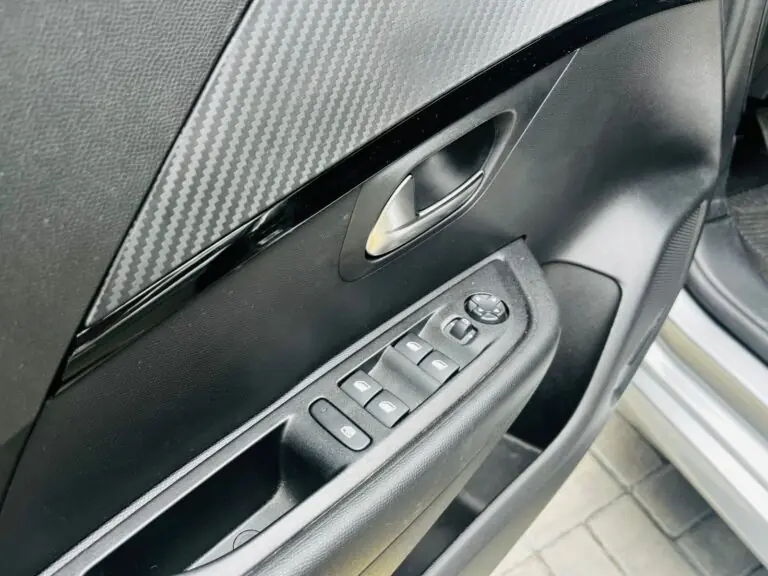 Peugeot 208 Style 1.0 Flex 6V 5p Mec. 2023 - Idroovecar