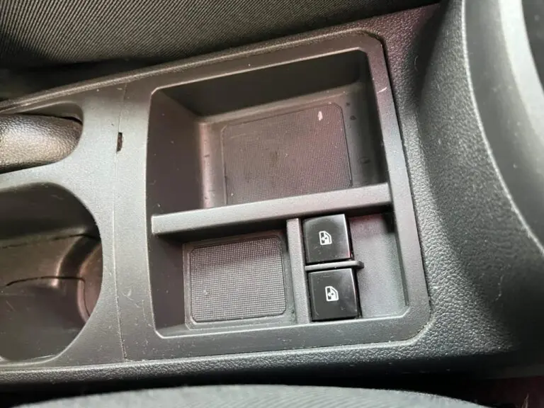 GM - Chevrolet ONIX HATCH Joy 1.0 8V Flex 5p Mec. 2017 - Idroovecar