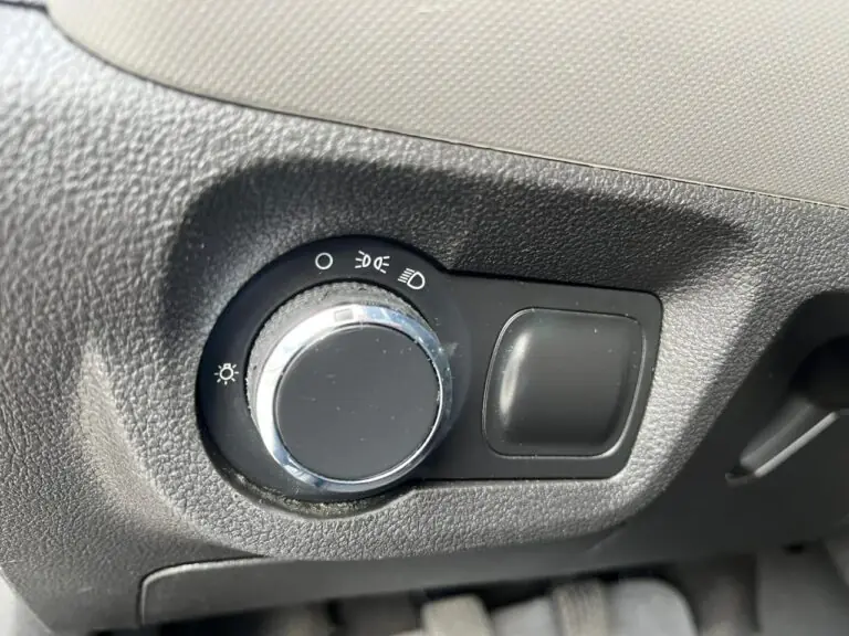 GM - Chevrolet ONIX HATCH Joy 1.0 8V Flex 5p Mec. 2017 - Idroovecar