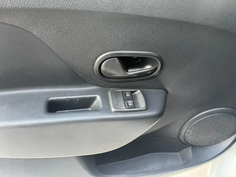 Renault SANDERO Authentique Flex 1.0 12V 5p 2018 - Idroovecar