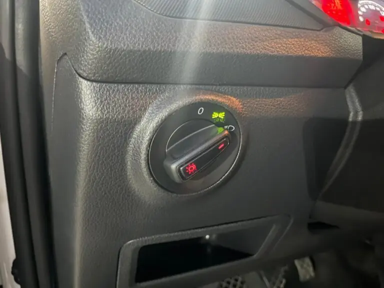 VW - VolksWagen VOYAGE 1.0 Flex 12V 4p 2023 - Idroovecar