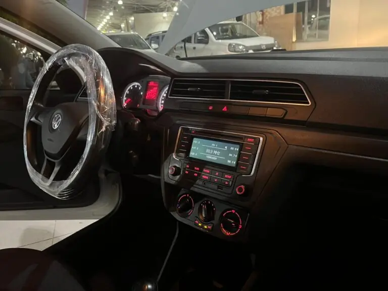 VW - VolksWagen VOYAGE 1.0 Flex 12V 4p 2023 - Idroovecar