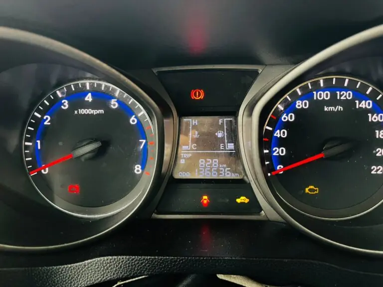 Hyundai HB20S Copa do Mundo 1.0 Flex 12V Mec. 2014 - Idroovecar